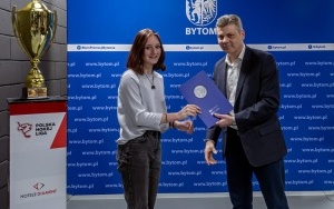 Prezydent przekazał hokeistkom Polonii Bytom 50 tys. zł  (14)