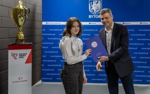 Prezydent przekazał hokeistkom Polonii Bytom 50 tys. zł  (15)