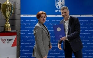 Prezydent przekazał hokeistkom Polonii Bytom 50 tys. zł  (3)