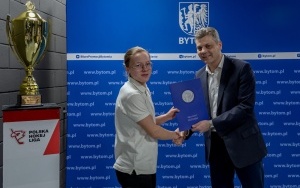 Prezydent przekazał hokeistkom Polonii Bytom 50 tys. zł  (5)