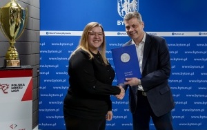 Prezydent przekazał hokeistkom Polonii Bytom 50 tys. zł  (8)