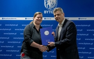Prezydent przekazał hokeistkom Polonii Bytom 50 tys. zł  (9)