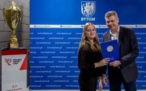 Prezydent przekazał hokeistkom Polonii Bytom 50 tys. zł  (13)