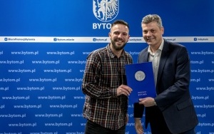 Prezydent przekazał hokeistkom Polonii Bytom 50 tys. zł  (15)