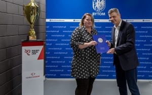 Prezydent przekazał hokeistkom Polonii Bytom 50 tys. zł  (16)