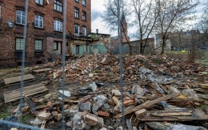 Wyburzona oficyna przy Konstytucji 31a