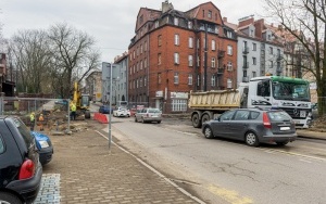Trwają prace związane z przebudową torowiska i układu drogowego ul. Piekarskiej (1)