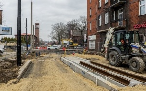 Trwają prace związane z przebudową torowiska i układu drogowego ul. Piekarskiej (2)