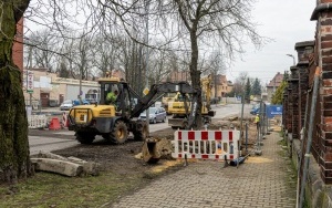 Trwają prace związane z przebudową torowiska i układu drogowego ul. Piekarskiej (4)