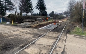 Trwa przebudowa linii tramwajowej na Stroszek. Ruszają przebudowy przejazdów tramwajowych (5)