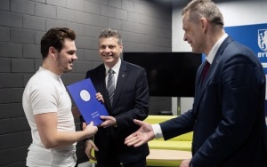 Prezydent Bytomia pogratulował mistrzostwa Polski młodym hokeistom Polonii Bytom [ (9)
