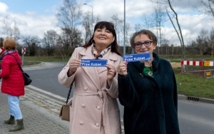  W Karbiu odbyło się symboliczne otwarcie Ronda Praw Kobiet (2)
