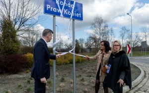 W Karbiu odbyło się symboliczne otwarcie Ronda Praw Kobiet (4)