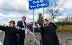  W Karbiu odbyło się symboliczne otwarcie Ronda Praw Kobiet (6)
