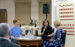 Cyjanotypia i poezja zagościły w bibliotece (7)