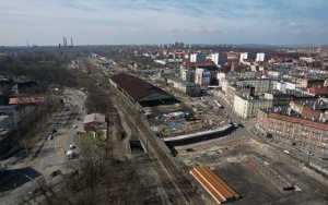Montaż elementów konstrukcyjnych nowego wiaduktu w rejonie Zamłynia. Będą zmiany w organizacji ruchu w weekendy (1)