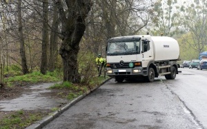 Pozimowe sprzątanie ulic i chodników (1)