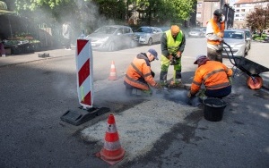 Rusza kolejny etap łatania dziur w drogach po zimie (5)