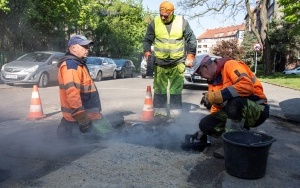 Rusza kolejny etap łatania dziur w drogach po zimie (6)