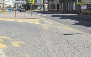 Oryginalna dokumentacja budowlana autorstwa Emila i Georga Zillmannów nie potwierdza tej teorii, która prawdopodobnie wzięła się ze względu na formę architektoniczną budynku, przypominającego obiekty militarne (2)