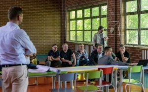 Spotkanie z mieszkańcami w sprawie koncepcji budowy drogi na ul. Wiejskiej (3)