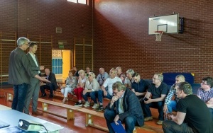 Spotkanie z mieszkańcami w sprawie koncepcji budowy drogi na ul. Wiejskiej (12)