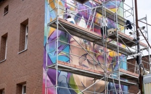 Mural bytomskiej Smerfetki na finiszu (2)