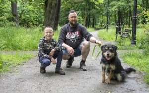 Rodzinny spacer z podopiecznymi Schroniska dla bezdomnych zwierząt (4)