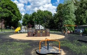 Nowe place zabaw w Bobrku już otwarte (2)