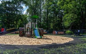 Nowe place zabaw w Bobrku już otwarte (5)