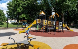 Nowe place zabaw w Bobrku już otwarte (10)