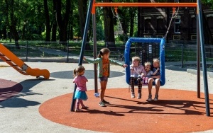 Nowe place zabaw w Bobrku już otwarte (12)