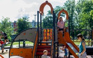 Nowe place zabaw w Bobrku już otwarte (13)