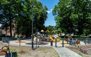 Nowe place zabaw w Bobrku już otwarte (17)