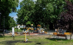Nowe place zabaw w Bobrku już otwarte (18)