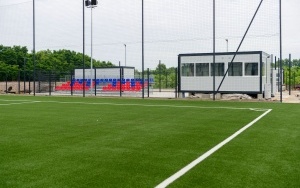 Zakończył się montaż siedzisk na trybunach nowego obiektu piłkarskiego Polonii Bytom (5)