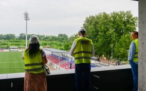 Zakończył się montaż siedzisk na trybunach nowego obiektu piłkarskiego Polonii Bytom (6)