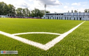Zakończył się montaż siedzisk na trybunach nowego obiektu piłkarskiego Polonii Bytom (2)