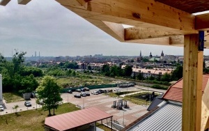 Trwa budowa najwyższej w Polsce zewnętrznej ściany wspinaczkowej (2)