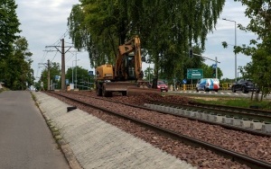 Trwa przebudowa linii tramwajowej na Stroszek. Wykonawca modernizuje już drugi tor (1)