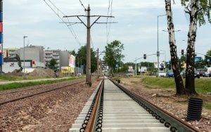 Trwa przebudowa linii tramwajowej na Stroszek. Wykonawca modernizuje już drugi tor (6)
