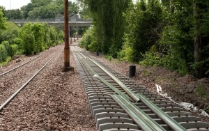 Trwa przebudowa linii tramwajowej na Stroszek. Wykonawca modernizuje już drugi tor (10)