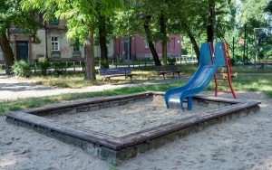 Dzieci będą miały nowy plac zabaw przy ul. Palińskiego w Łagiewnikach (3)