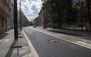 Na placu budowy ul. Piekarskiej trwa asfaltowanie, brukowanie i przebudowa skrzyżowań (3)