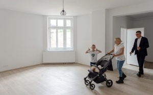 Przekazanie kluczy lokatorom wyremontowanego budynku przy ul. Siemianowickiej 29 (1)