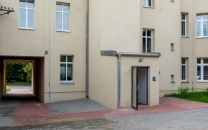 Przekazanie kluczy lokatorom wyremontowanego budynku przy ul. Siemianowickiej 29 (11)