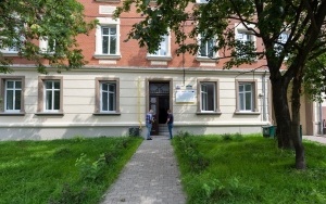 Przekazanie kluczy lokatorom wyremontowanego budynku przy ul. Siemianowickiej 29 (17)