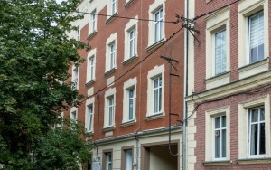 Przekazanie kluczy lokatorom wyremontowanego budynku przy ul. Siemianowickiej 29 (18)