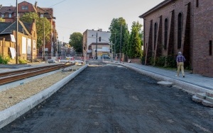 Rozwieszanie nowej trakcji tramwajowej na ul. Sądowej. Od 18 września wstrzymane kursowanie tramwajów (2)