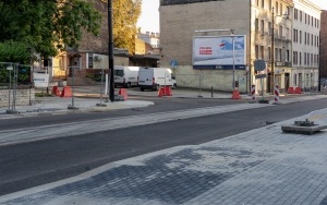 Rozwieszanie nowej trakcji tramwajowej na ul. Sądowej. Od 18 września wstrzymane kursowanie tramwajów (6)